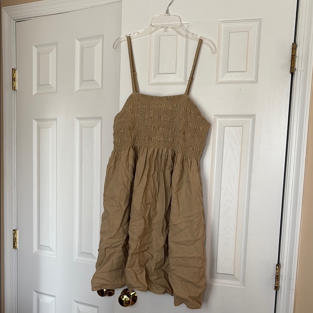 Universal Threads NWT Stylish Tan Smocked Dress